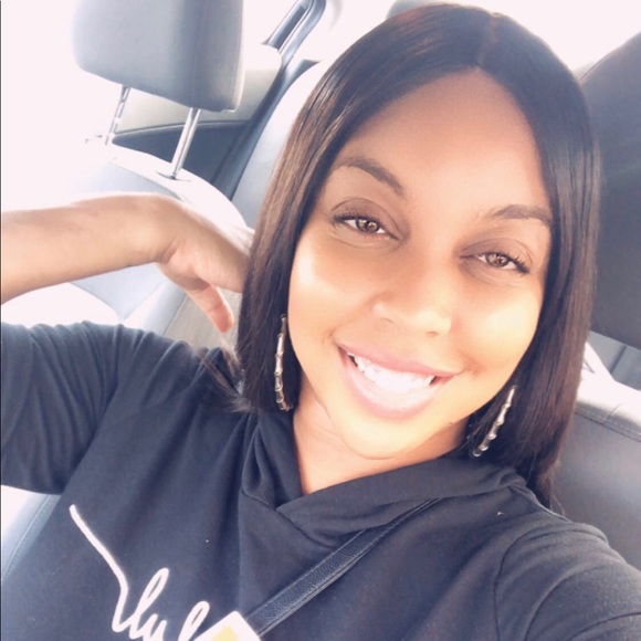 Meet your Posher, Shavone - Picture 2 of 3